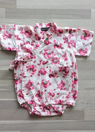 Kimono barboteuse bébé fille motif fraise, shooting photo. Tenue d'été légère. Cadeau bébé original, brand: Original, condition: New without tags, size: 6-9 months / 68 cm, €15.00, €16.45 includes Buyer Protection