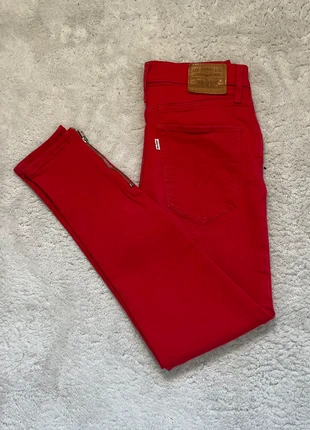 Jean Levi’s Femme W27/L32 Rouge Zip Slim, marke: Levi's, zustand: Sehr gut, größe: M / 38 / 10, 22,00 €, 23,80 € inklusive Vinted-Käuferschutz