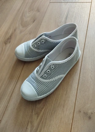 Petites baskets basses, merk: FPC Junior, staat: Heel goed, maat: 34, € 4,00, € 4,90 inclusief Kopersbescherming