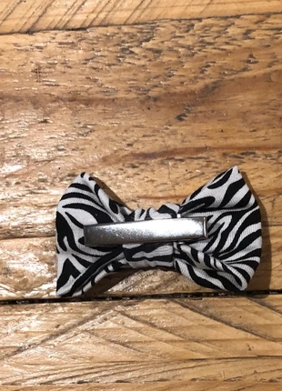 Barrette zébré noir et blanche , marke: Création Française, zustand: Neu, mit Etikett, 4,00 €, 4,90 € inklusive Vinted-Käuferschutz