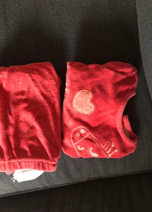 Pyjama 2 pièces avec pied 12 mois , marque: Okaïdi, état: Très bon état, taille: 12-18 mois / 80 cm, 2,00 €, 2,80 € Protection acheteurs incluse