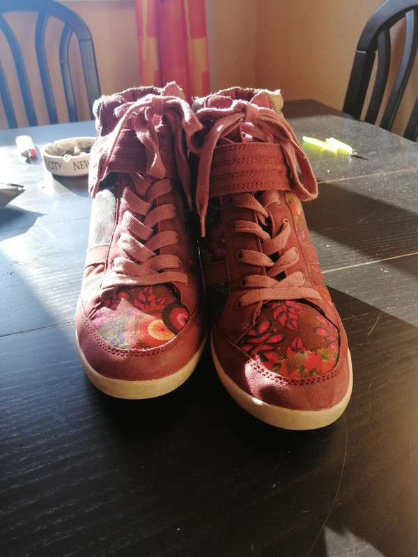 Chaussure compense desigual
