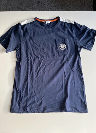 T-shirt bleu marine Roland garros poche logo taille M, marque: Roland Garros, état: Très bon état, taille: M, 12,00 €, 13,30 € Protection acheteurs incluse