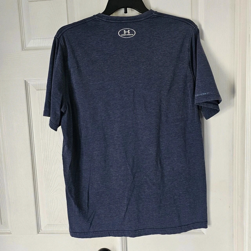 Navy muted blue under Armour tshirt
Size xl 2