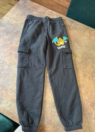 Pantalon jogging Pokémon 12/13 ans, marke: Pokémon, zustand: Sehr gut, größe: 12 Jahre / 152, 2,50 €, 3,33 € inklusive Vinted-Käuferschutz