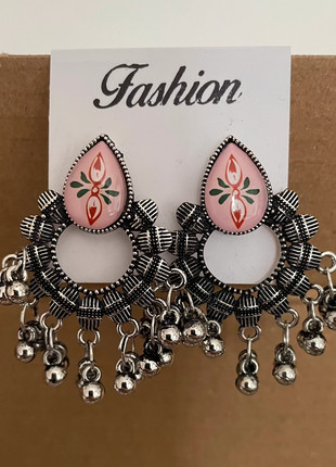 Pink and silver Indian ethnic earrings jhumke, marque: Indian, état: Très bon état, 4,00 €, 4,90 € Protection acheteurs incluse