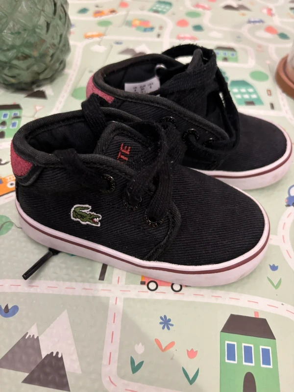 Chaussures Lacoste taille 20