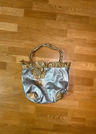 Vintage silver flower handbag, marke: Vintage Dressing, zustand: Sehr gut, 25,00 €, 26,95 € inklusive Vinted-Käuferschutz