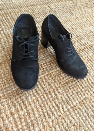 🎓 Chaussures Oxford à large talons noires en daim, brand: LH, condizioni: Discrete, taglia: 41, €4.99, €5.94 include la Protezione acquisti