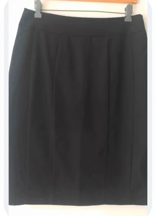 Jupe droite noire coupe parfaite taille 42🎁, brand: H&M, condition: Very good, size: XL / 42 / 14, €3.60, €4.48 includes Buyer Protection