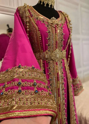 Caftan takchita rose et doré perle 2025, merk: Merrachi, staat: Heel goed, maat: Universele maat, € 245,00, € 257,95 inclusief Kopersbescherming