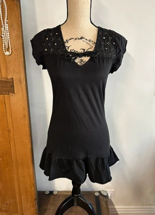 T-shirt manches courtes noir long à froufrou coquette y2k, marque: COQUETTE, état: Très bon état, taille: S / 36 / 8, 10,00 €, 11,20 € Protection acheteurs (Pro) incluse