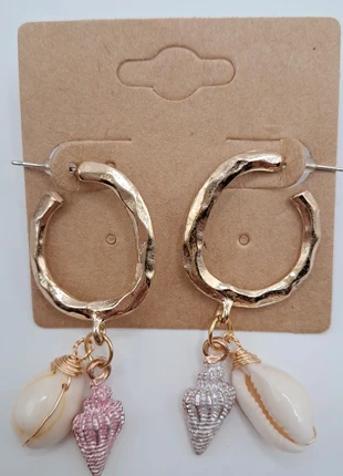 Boucles d’oreilles anneaux coquillage R/B, merk: Fait Main, staat: Nieuw met prijskaartje, € 3,00, € 3,85 inclusief Kopersbescherming
