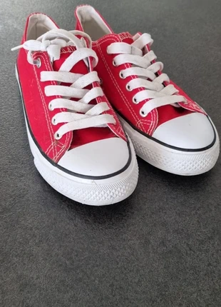 Baskets rouge, merk: Suredelle, staat: Veelgebruikt, maat: 38, € 5,00, € 5,95 inclusief Kopersbescherming