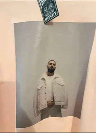 Shindy Untouchable Tour Merch, marke: MERCH, zustand: Neu, größe: M, 35,00 €, 36,95 € inklusive Vinted-Käuferschutz