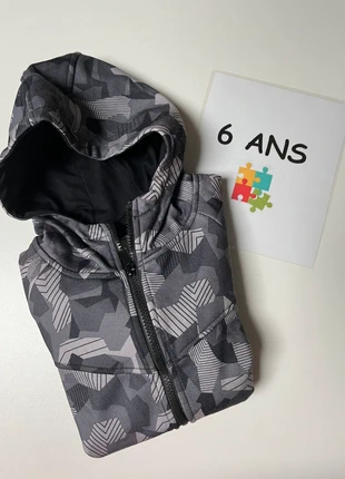 Sweat zippé à capuche gris noir 6 ans, estado: Muito bom, tamanho: 6 anos / 116 cm, €5.00, €5.95 inclui Proteção do Comprador