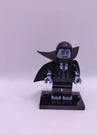 Figurine type Lego Dracula, merk: Dracula, staat: Nieuw zonder prijskaartje, maat: 7 jaar / 122 cm, € 3,99, € 4,89 inclusief Kopersbescherming