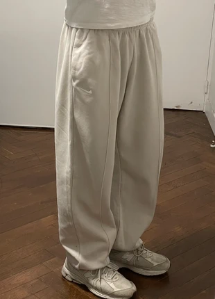 Jogging large Nike solo swoosh beige - Taille M, marke: Nike, zustand: Sehr gut, größe: M, 59,99 €, 63,69 € inklusive Vinted-Käuferschutz