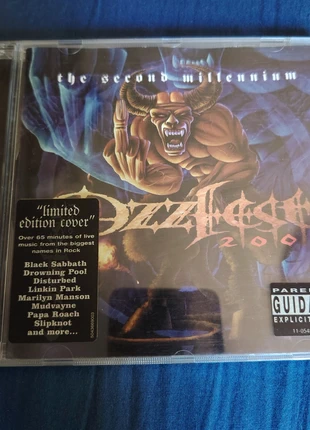 Ozzfest 2001 The Second Millennium (Limited Edition Cover), staat: Heel goed, € 7,00, € 8,05 inclusief Kopersbescherming
