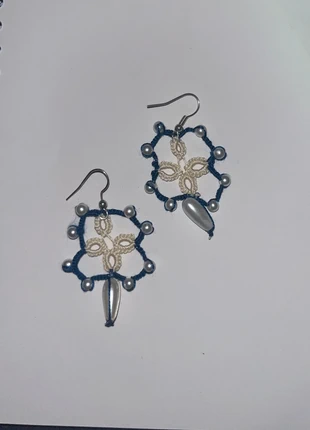 Orecchini artigianali in pizzo blu con perle e goccia argentata, brand: fatti a mano, condizioni: Ottime, €1.90, €2.70 include la Protezione acquisti