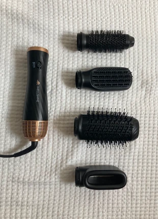 4 in 1 hot airbrush, merk: Wellshine, staat: Heel goed, € 20,00, € 21,70 inclusief Kopersbescherming