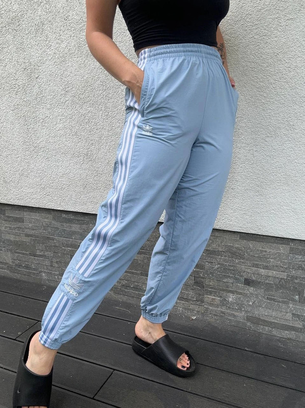 Spodnie dresowe dresy damskie Adidas niebieskie baby blue primegreen zw ane rozmiar L 40 M 38 Vinted