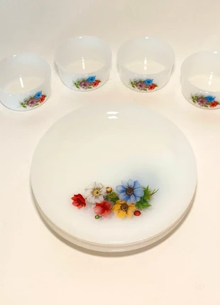 Lot 4 assiettes et 4 ramequins Arcopal motif floral, marque: Arcopal, état: Très bon état, 15,00 €, 16,45 € Protection acheteurs incluse