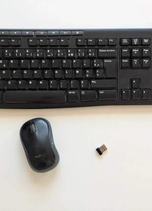 Clavier et souris sans fil, marque: Logitech, état: Très bon état, 16,00 €, 17,50 € Protection acheteurs incluse