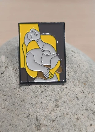 Pin's Art Femme Jaune et Noir, brand: Art, condition: Very good, €3.90, €4.80 includes Buyer Protection