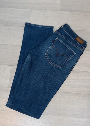Jeans Levi's femme demi curve FR 38, marque: Levi's, état: Très bon état, taille: M / 38 / 10, 17,00 €, 18,55 € Protection acheteurs incluse
