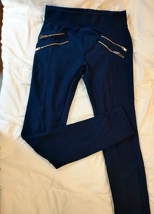 Legging pantalon stretch, marque: Bershka, état: Très bon état, taille: M / 38 / 10, 10,00 €, 11,20 € Protection acheteurs incluse