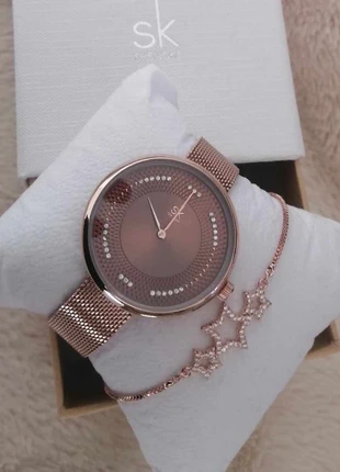 Très belle montre classique et très élégante toute neuve jamais porté, marque: ELLE, état: Neuf avec étiquette, taille: Jusqu'à 30 mm, 25,00 €, 26,95 € Protection acheteurs incluse