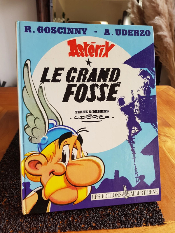 BD Astérix "Le Grand Fossé"  1