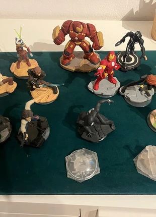 Disney Infinity personaggi Star Wars Marvel + base (ottime condizioni), marque: Disney, état: Très bon état, 50,00 €, 53,20 € Protection acheteurs incluse