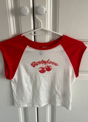 Red and white t-shirt, size xs, brand: H&M, condition: Very good, size: XS / 34 / 6, €2.00, €2.80 includes Buyer Protection