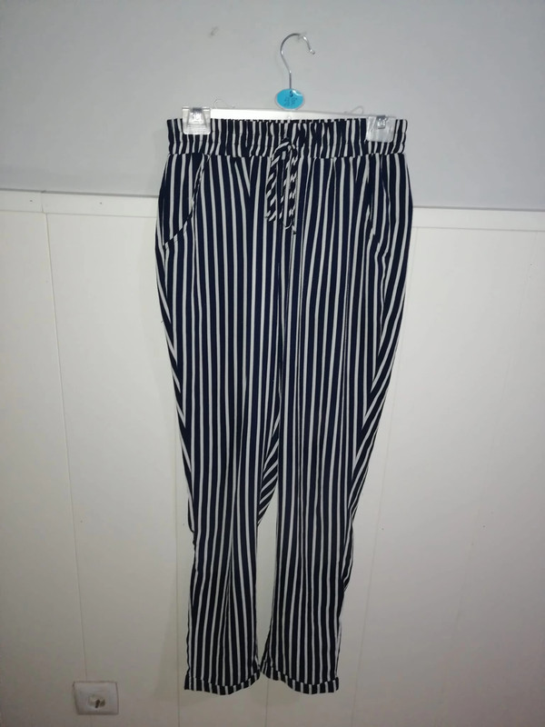 Pantalon blanco discount con rayas azules