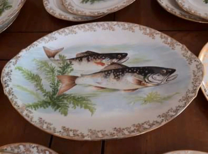 Service à poisson porcelaine véritable 1 grand plat, 12 assiettes