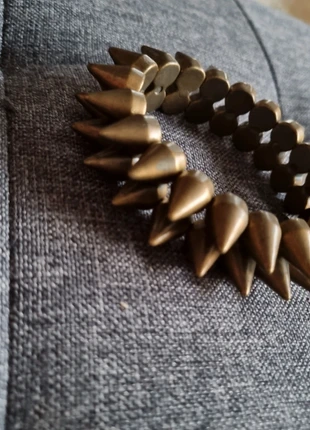 Stoere armband met studs oud goud kleurig, staat: Heel goed, € 5,00, € 5,95 inclusief Kopersbescherming