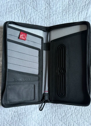 Étui de voyage, état: Neuf sans étiquette, 3,00 €, 3,85 € Protection acheteurs incluse