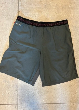 Grijze basketshort van Nike, marca: Nike, estado: Bueno, tamaño: L, 5,00 €, 5,95 € Protección al comprador incluida