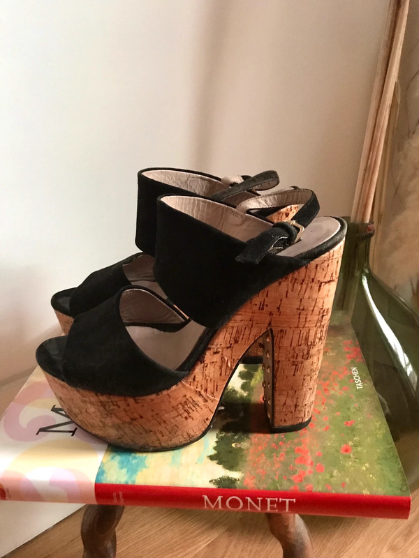 Talons hauts escarpins sandales daim noir et plateforme talon compensees en liege Zara hiver Vinted