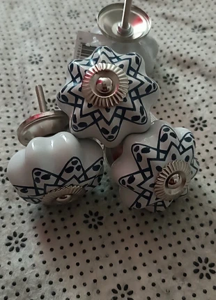 Lot de 4 Boutons de porte pour commode/placards etc.bleu et blanc neuf, condizioni: Nuovo senza cartellino, €8.00, €9.10 include la Protezione acquisti