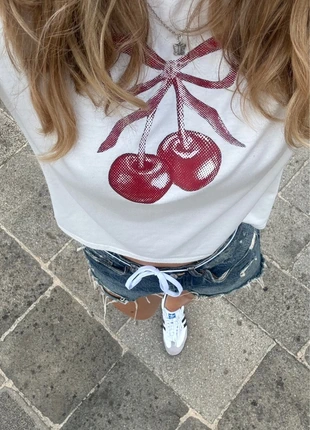 vintage y2k cherry baby tee, marque: Vintage Dressing, état: Très bon état, taille: S / 36 / 8, 5,00 €, 5,95 € Protection acheteurs incluse