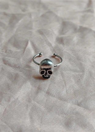 Bague avec bordure Fines et une Petite tête de mort couleur argenté., condition: New without tags, size: 15.7 mm Ø, €7.10, €8.16 includes Buyer Protection