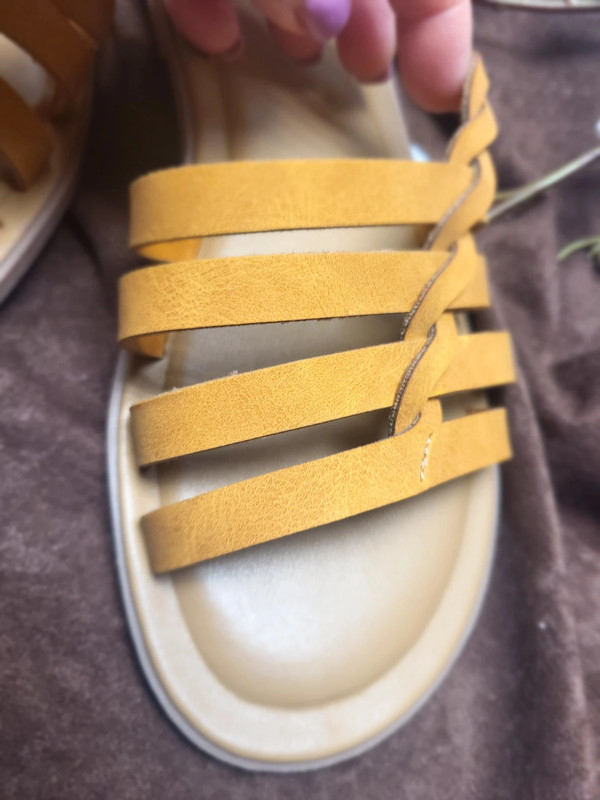 Pre-owned Tan Mountain Sandals  7.5 5