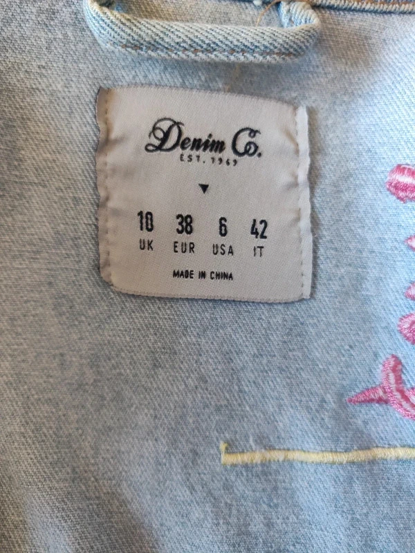 Veste en jean avec broderies - photo numéro 7