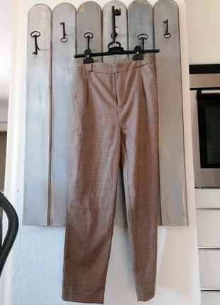 Spodnie elegante strivarius, brand: Stradivarius, condizioni: Ottime, taglia: S / IT 40 / EU 36, €7.00, €8.05 include la Protezione acquisti