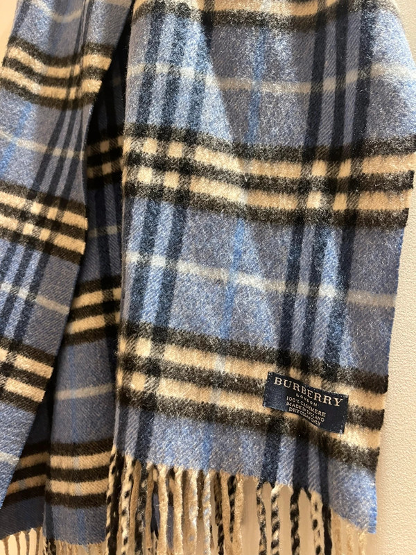 Burberry scarf 2025 sale online