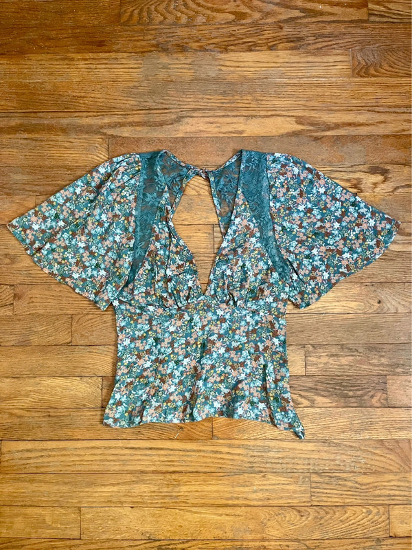 vintage 70s style floral blouse 1