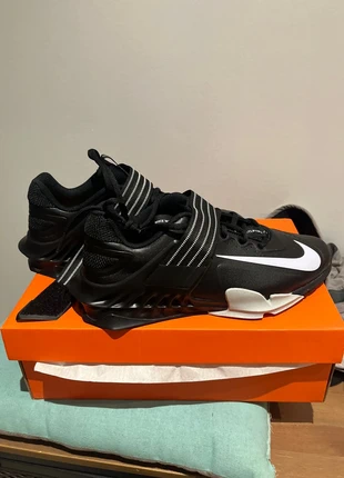 Nike savaleos neuf taille 42 avec la boîte, brand: Nike, condition: New with tags, size: 42, €62.00, €65.80 includes Buyer Protection
